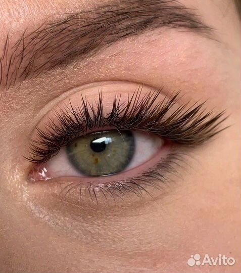 Модель на наращивание и ламинирование ресниц