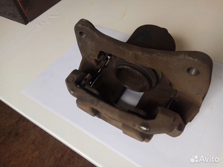 Суппорт на Короллу 2002-2007