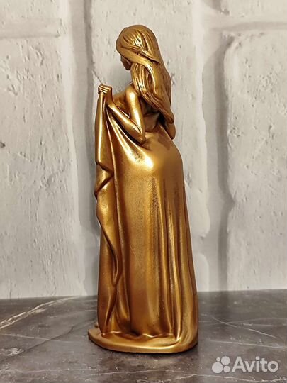 Статуэтка девушки под бронзу