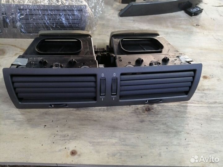 Воздуховод в торпедо центральный BMW E65 E66