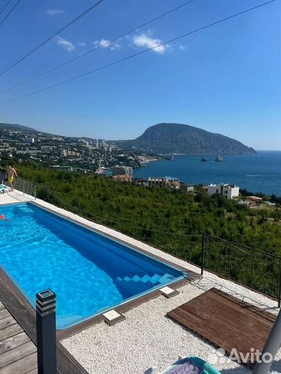 Отдых возле бассейна