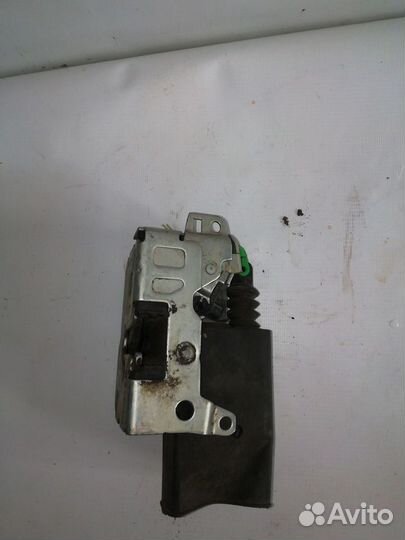 Замок двери Renault Logan