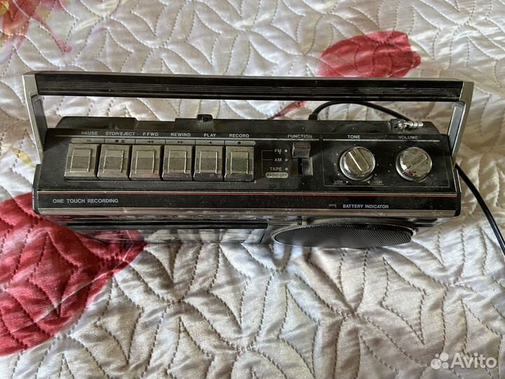 Кассетный магнитофон sanyo