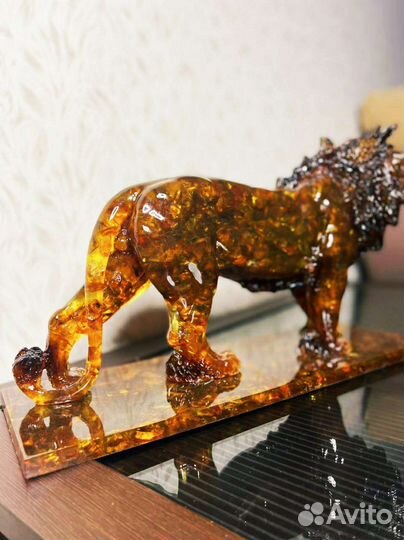 Янтарный лев,лев из янтаря