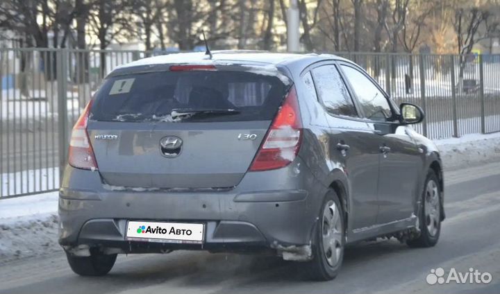 Hyundai i30 1.6 AT, 2010, битый, 240 000 км