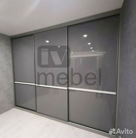 Зеркальный шкаф