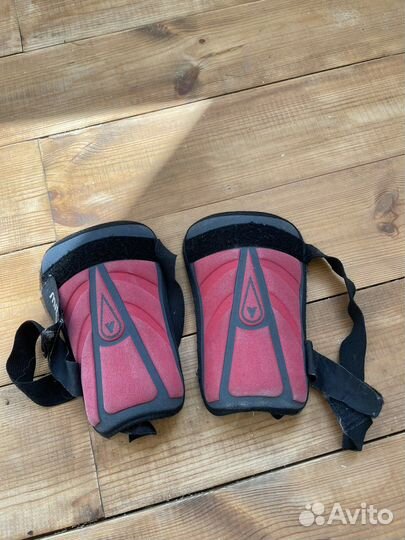 Футбольные щитки