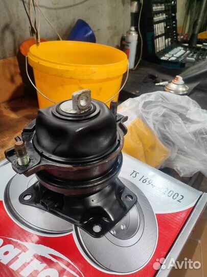 Подушка двигателя Хонда crosstour