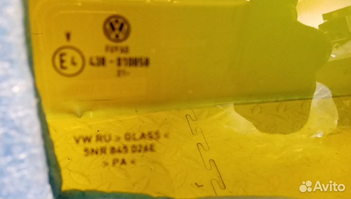 Стекло двери задней правой Tiguan