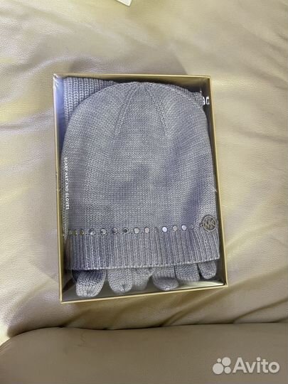 Комплект шапка и шарф и перчатки