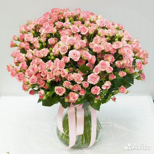 Букет кустовых роз розовые 50 см 65 шт
