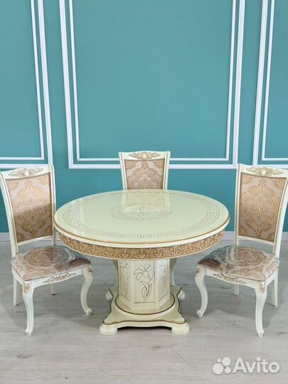 Стол и стулья в гостиную. В наличии