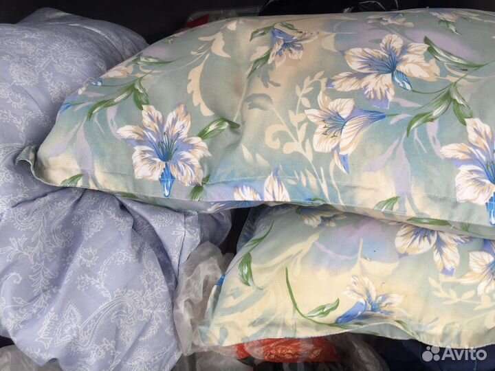 Подушки одеяло и комплект белья