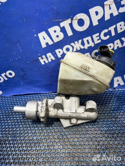 Главный тормозной цилиндр Renault Symbol 2 седан