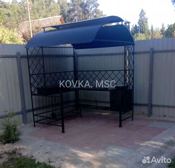Мангал с крышей