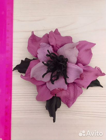 Брошь ручной работы цветок