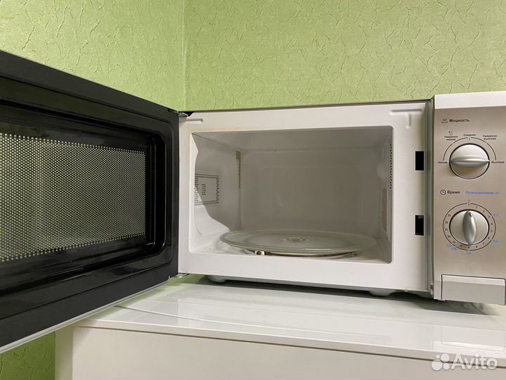 Микроволновая печь Midea MM720CPI-S