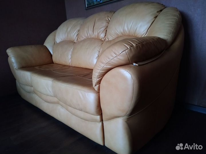 Кожаный диван и кресло бу