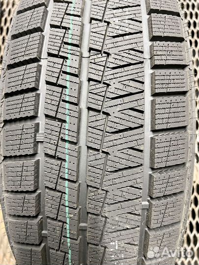 Kapsen SnowShoes AW33 275/45 R20 110U