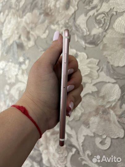 Телефон iPhone 7