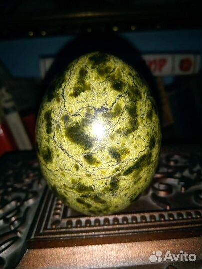 Три яйца из натурального камня змеевика