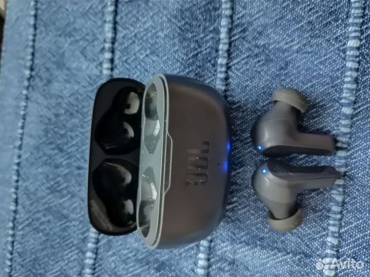 Беспроводные наушники JBL wave200tws