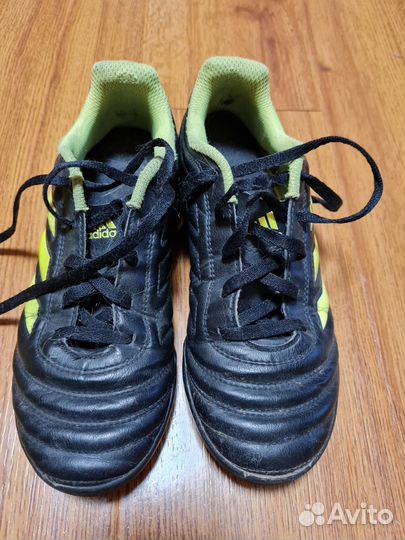 Детские футбольные бутсы