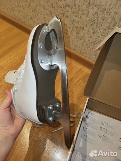 Коньки кожаные, 30 размер