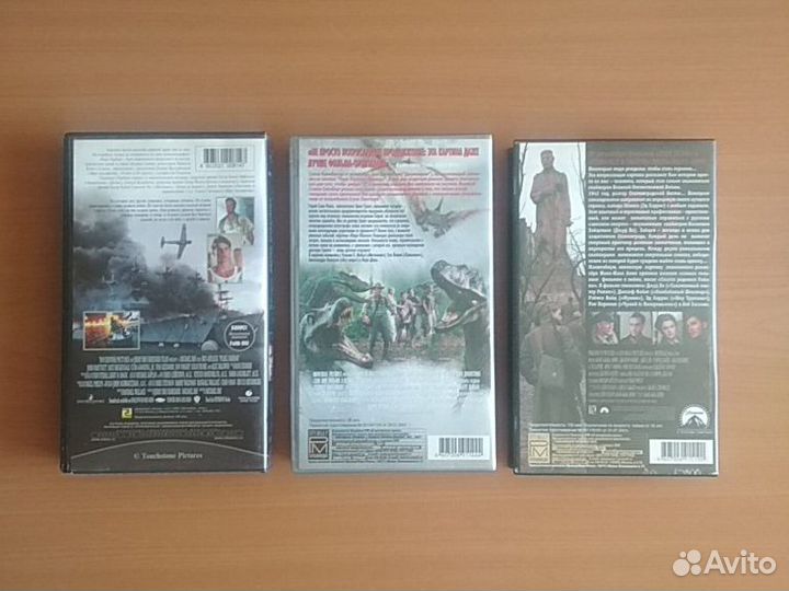 У метро лицензионные видеокассеты, только хиты