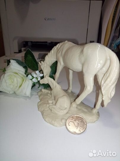 Статуэтка лошадь и жеребёнок