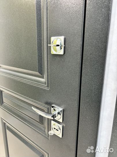 Дверь входная уличная с терморазрывом