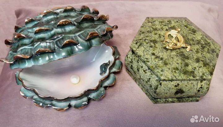 Шкатулка для украшений (змеевик, фарфор)