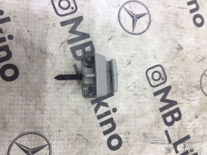 Крючок солнцезащитного козырька Mercedes Cl W216