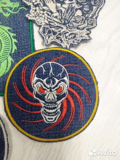 Нашивки на джинсовой ткани