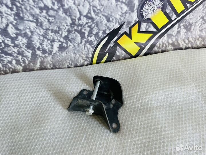 Кронштейн задней балки правый Logan 2 Sandero