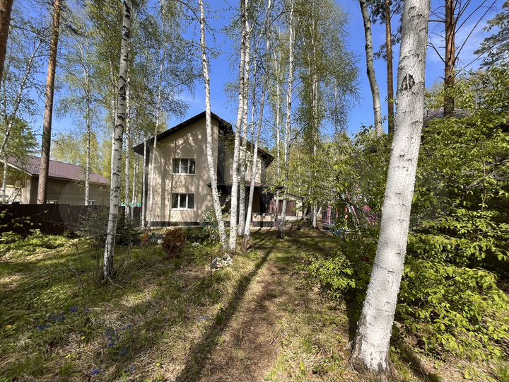 Коттедж 285 м² на участке 10 сот.