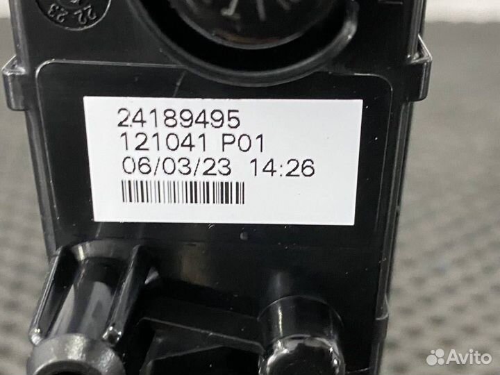 Поворотник левый Volvo FH5 84389663