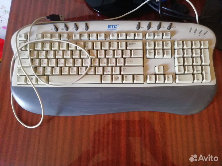 Монитор и клавиатура