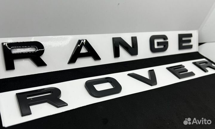 Эмблема range rover на багажник LR038706