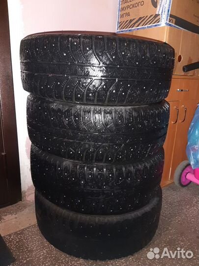 Bridgestone Ice Cruiser 7000S 205/60 R16