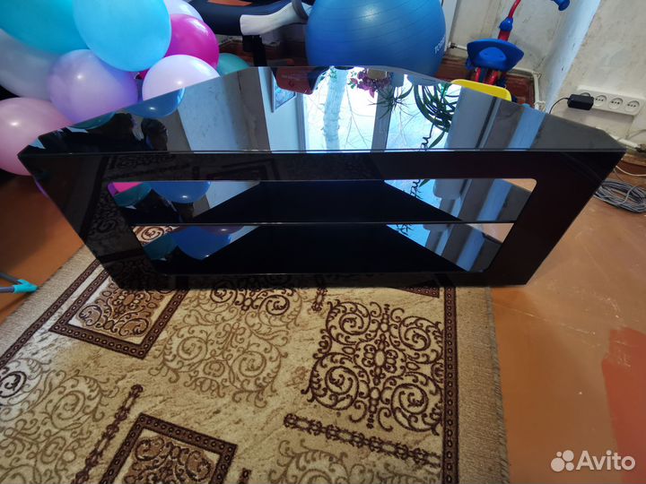 Стеклянная тумба под тв