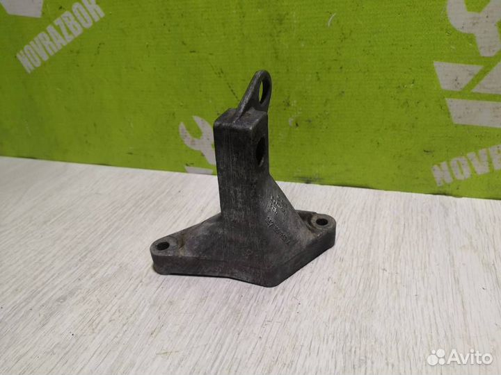 Кронштейн кпп Фольксваген Пассат Б3