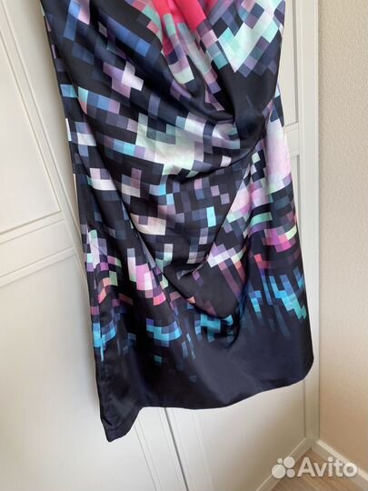 Платье без бретелек