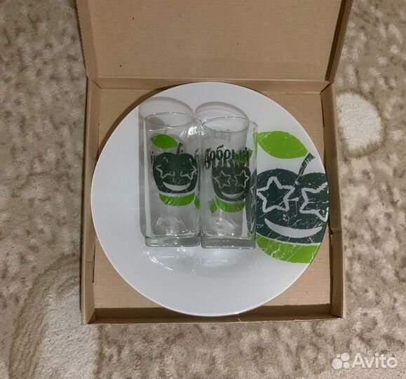 Тарелки и стаканы Coca-Cola (кока-кола) и Добрый