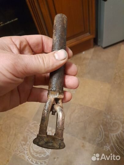 Деталь от старинного примуса