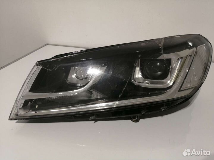 Фара левая для VW Touareg 2010-2018