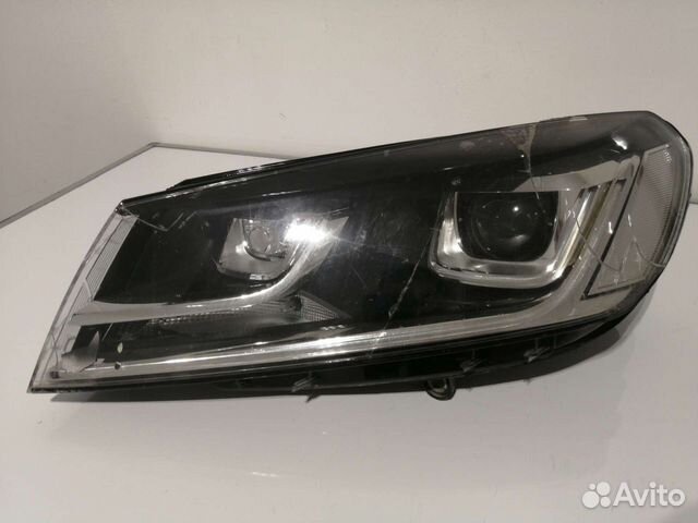 Фара левая для VW Touareg 2010-2018
