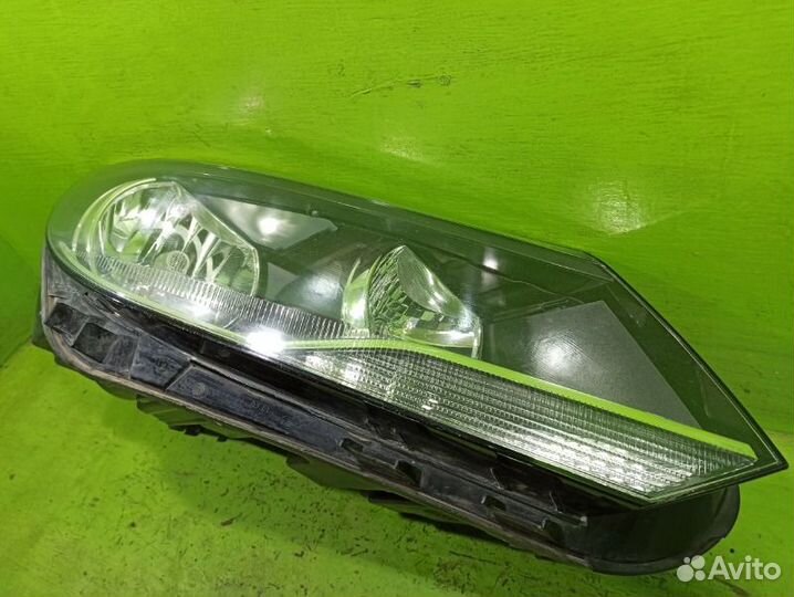 Фара правая Volkswagen Tiguan NF CTH 2012