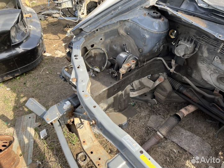 Передняя часть кузова Nissan Primera P12