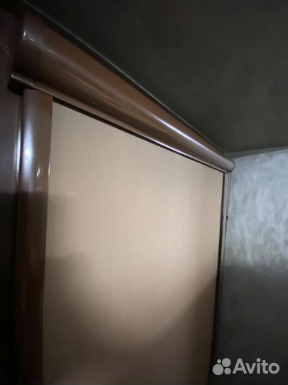 Рулонные шторы в коричневом коробе P9308